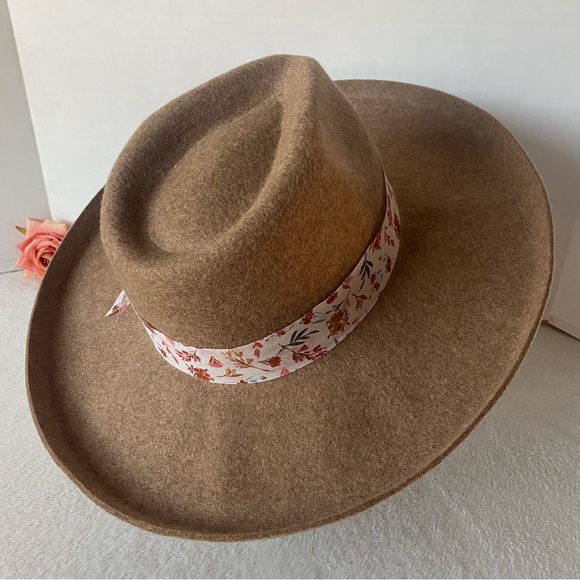 Custom Pretty 100% Wool Fedora Hat Beige with Custom Floral Detail Boho Chic NEW - Picture 6 of 12